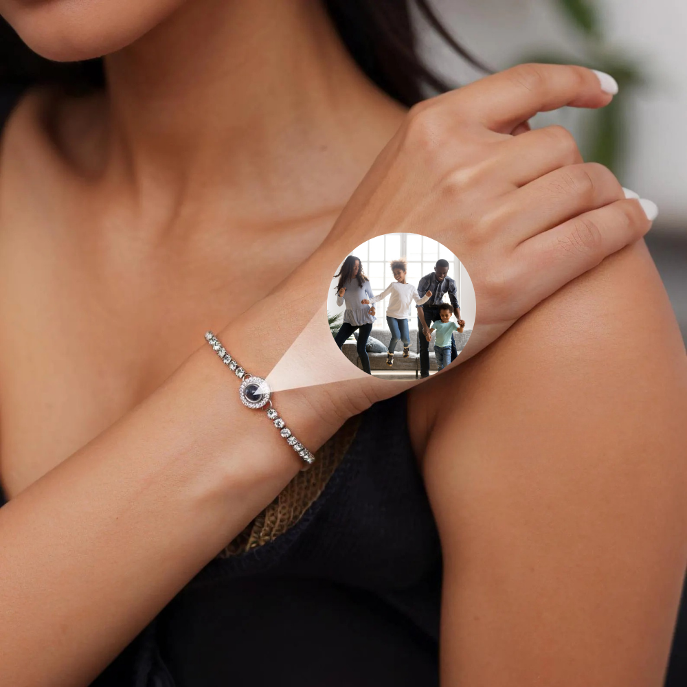 bracelet argent photo personnalisé sur femme