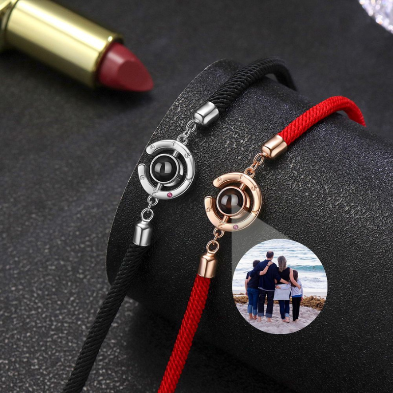 bracelet noir et rouge projection photo