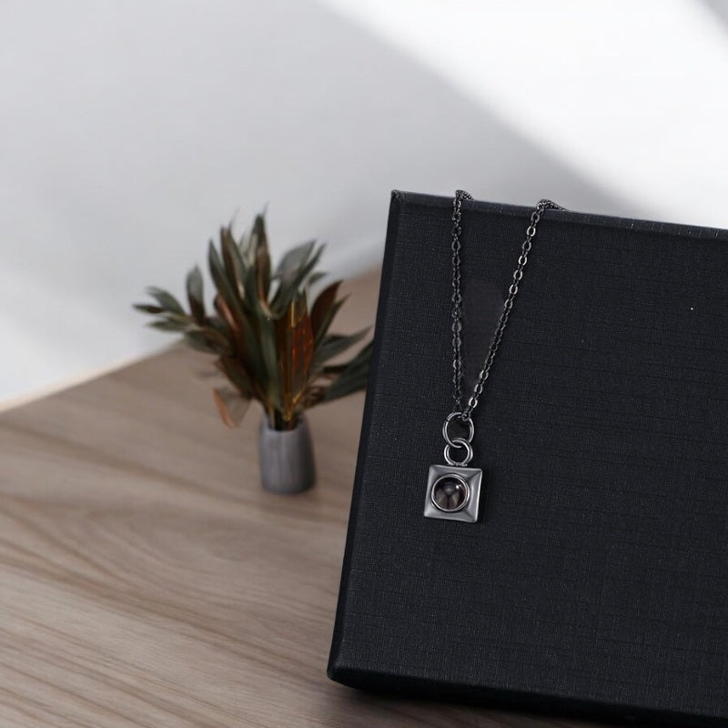 collier pendentif femme photo projection personnalisé noir