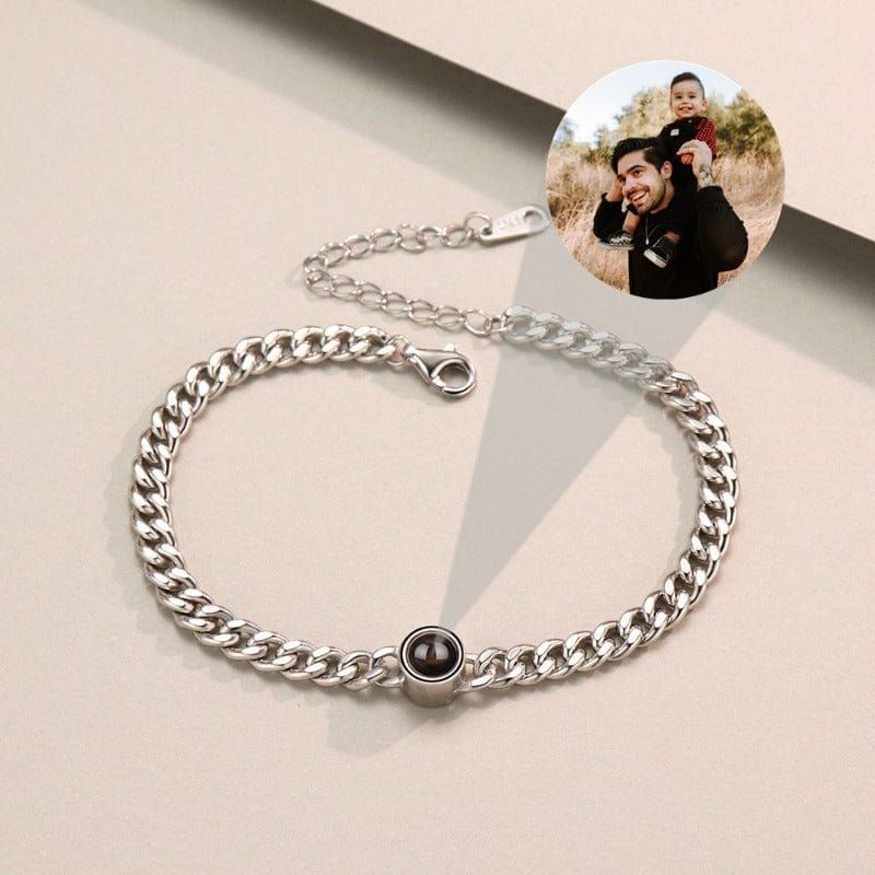 Bracelet personnalisé pour homme en argent avec photo posé