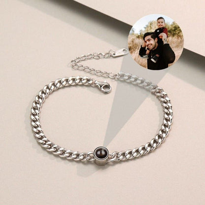 Bracelet personnalisé pour homme en argent avec photo posé