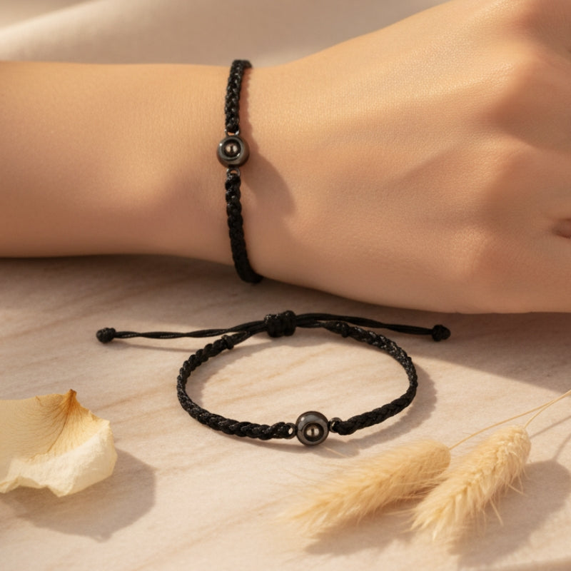 Bracelet photo personnalise Eden porte femme cordon noir perle de projection