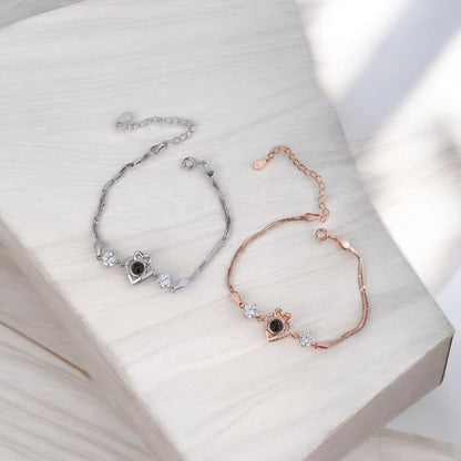 bracelet argent et or rose photo personnalisé sur une table