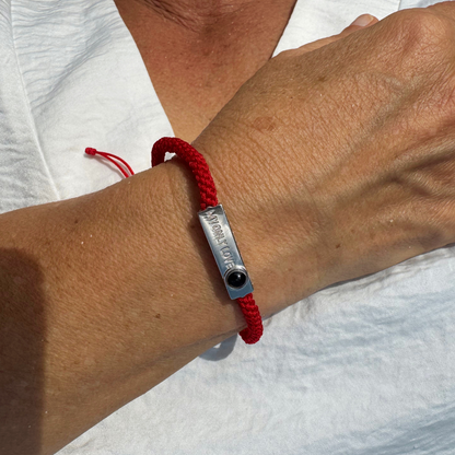 bracelet en argent et corde perle de projection photo personnalisé porté