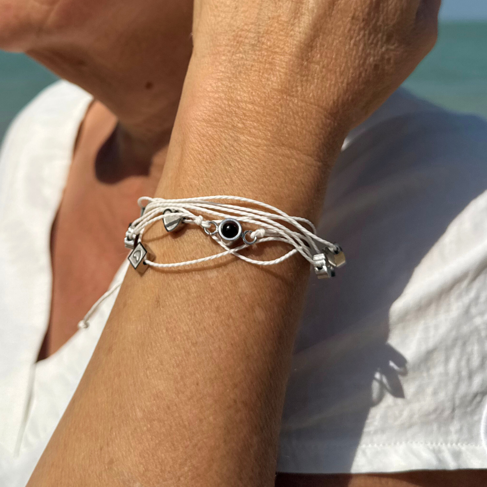 bracelet personnalisé corde blanc porté femme
