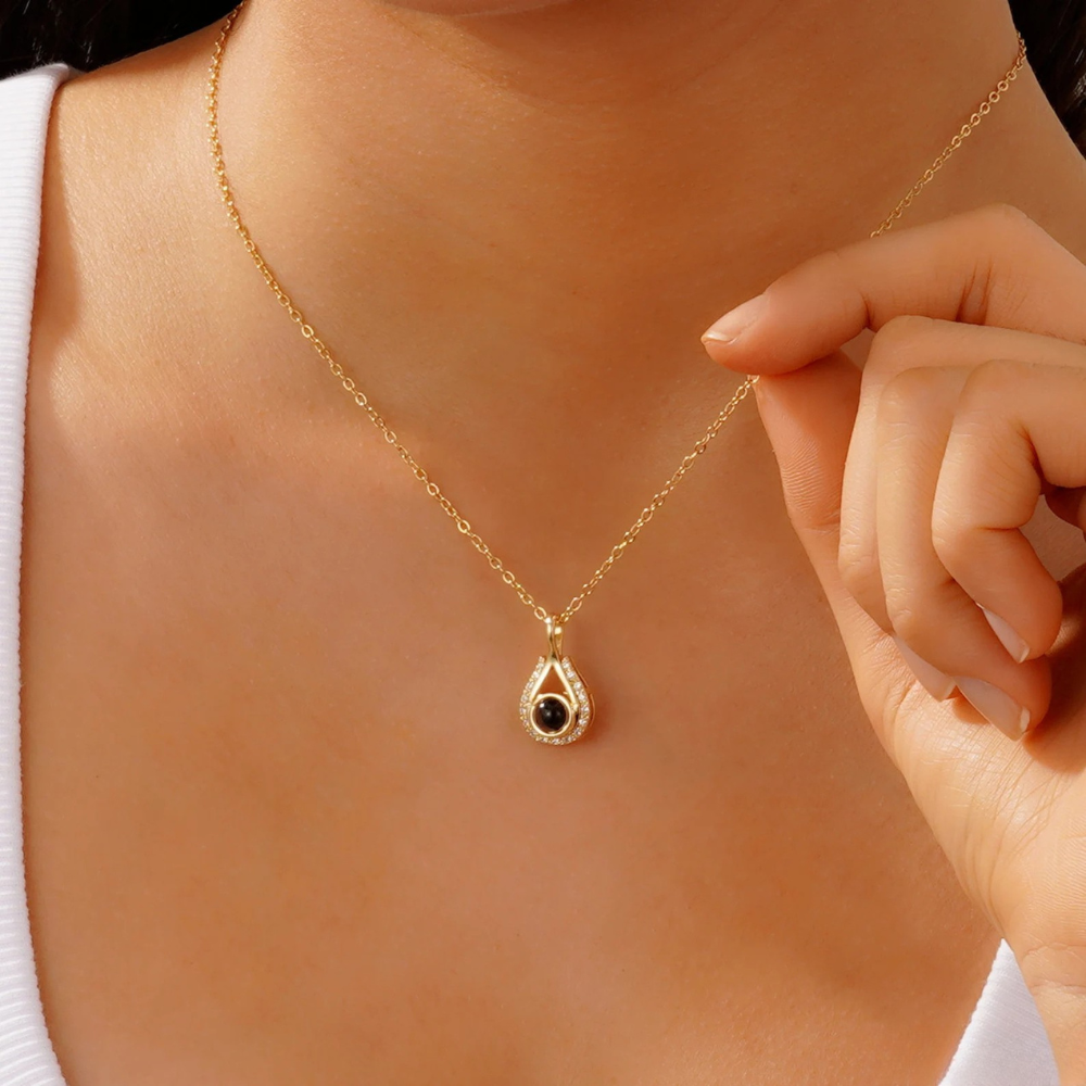 collier or femme photo porté bijoux 