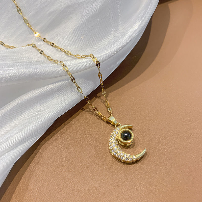 collier or personnalisé projection photo pour femme