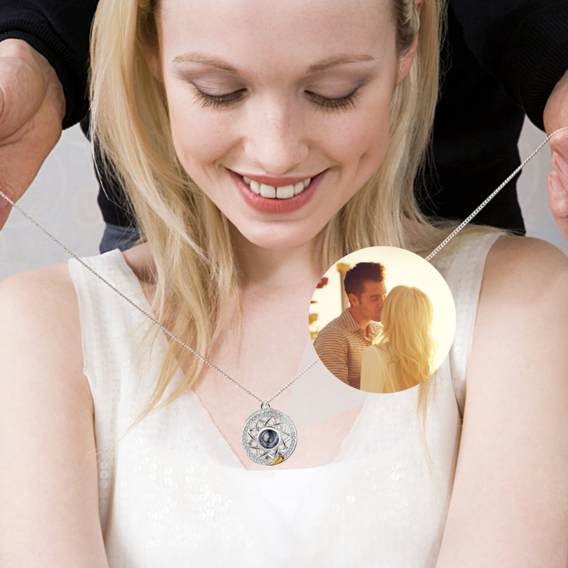 collier pendentif couple photo projection personnalisé femme