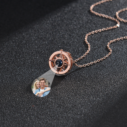 collier pendentif projection photo femme or rose