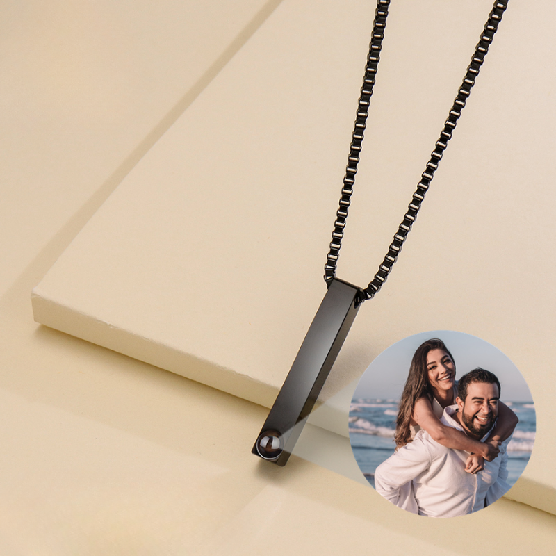 collier photo noir pour femme projection photo