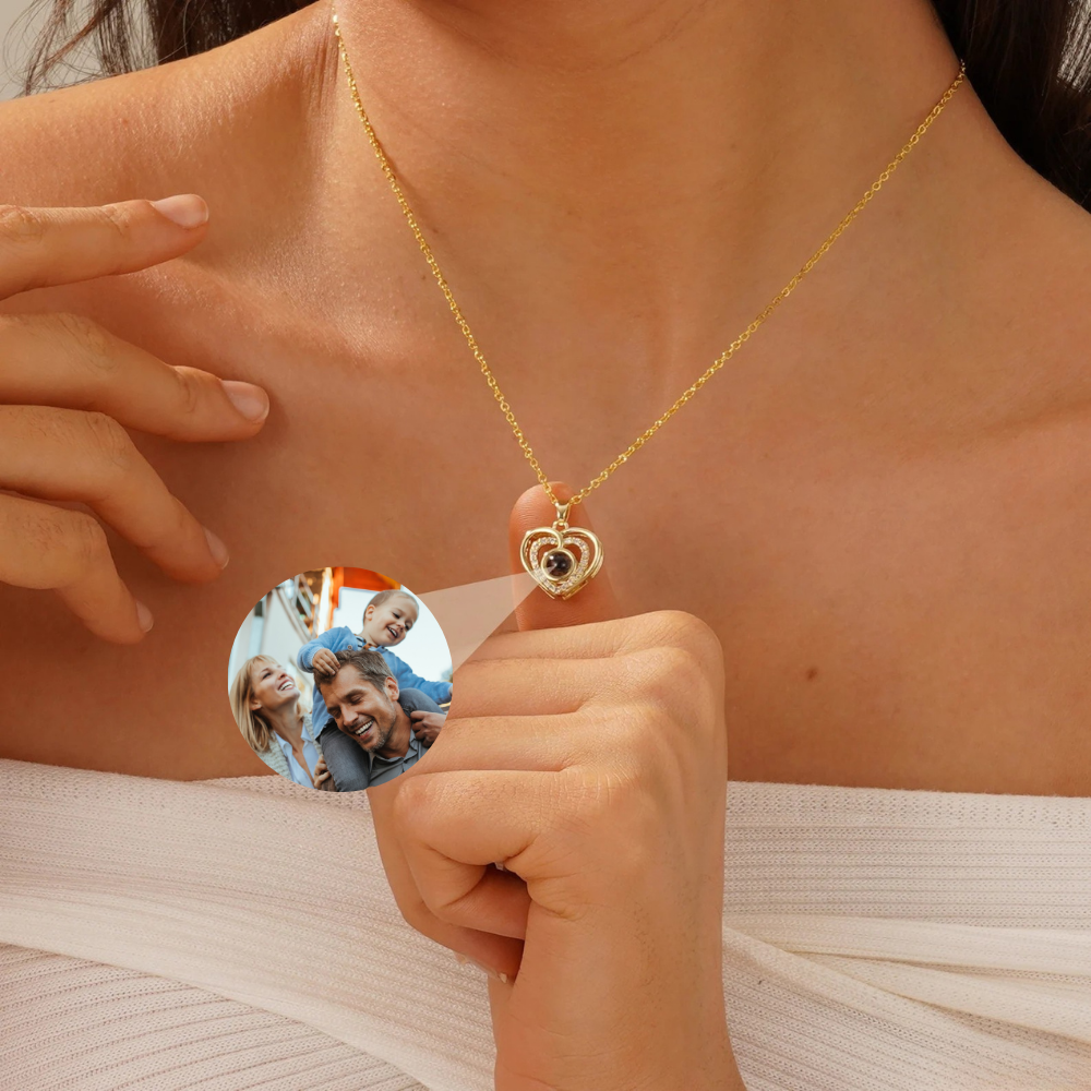collier pour femme en or personnalisé avec projection photo famille