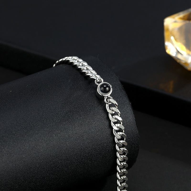 gourmette personnalisée pour homme en argent sur presentoir